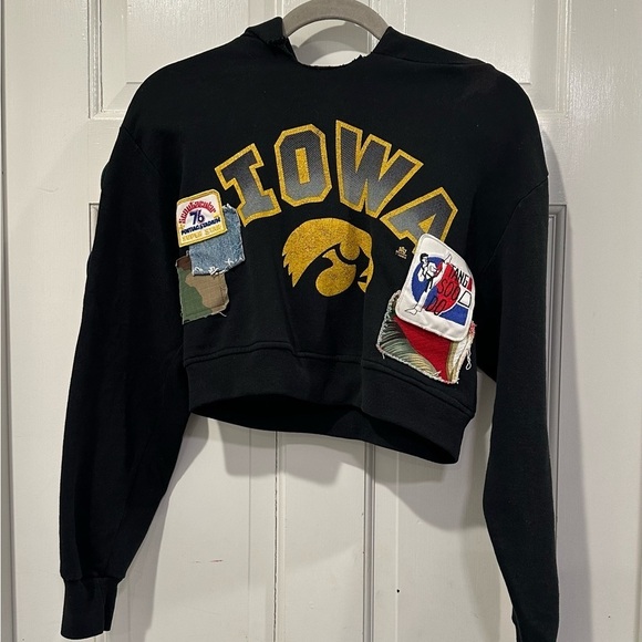 One of a kind vintage Iowa cropped sweatshirt with retro patchwork - Picture 1 of 13